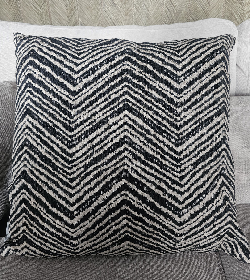 Omkeerbaar kussen zigzag black / natural