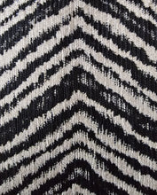 Afbeelding in Gallery-weergave laden, Omkeerbaar kussen zigzag black / natural
