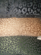Afbeelding in Gallery-weergave laden, Kussen Dutch Decor &#39;Chessy&#39; Tobacco Brown
