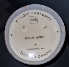 Afbeelding in Gallery-weergave laden, J-Line geurkaars Neon night wit/goud L
